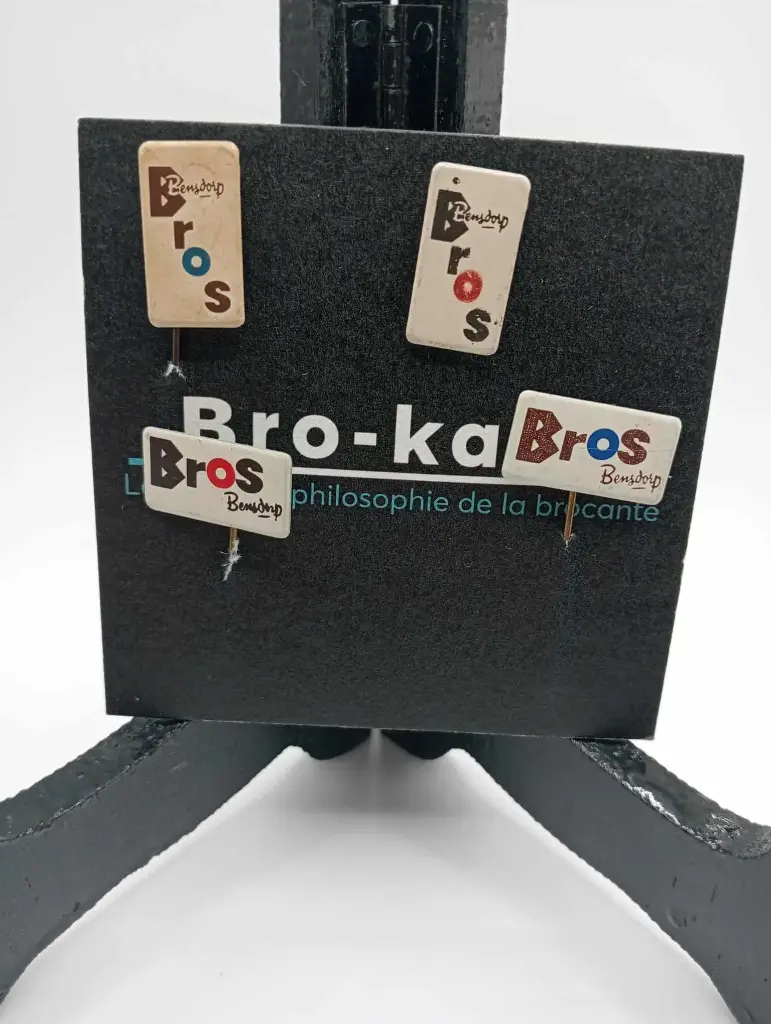 Lot de 4 épinglettes BROS Bensdorp