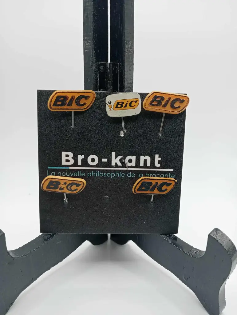 Lot de 5 épinglettes BIC ( années 60-70 )