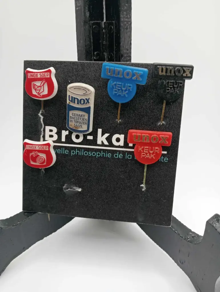 Lot de 6 épinglettes Unox