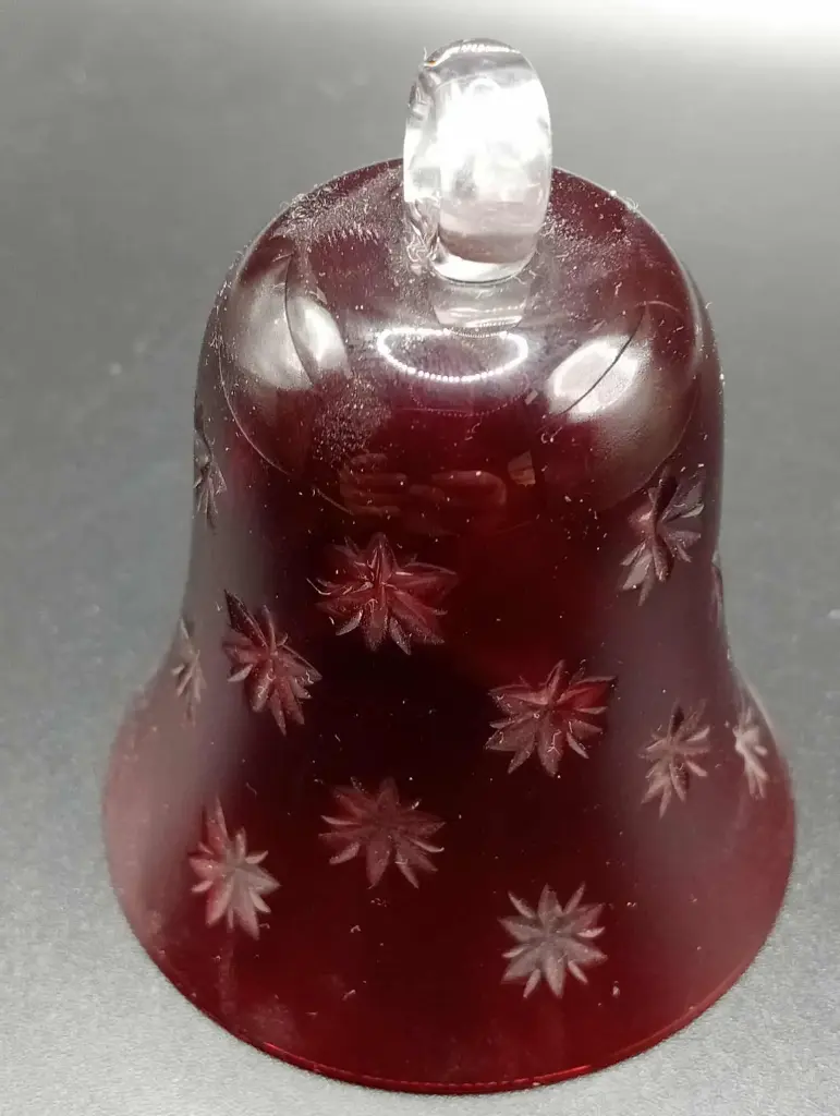 Petite cloche en cristal signé Ajka Crystal (Csopak, Hongrie)