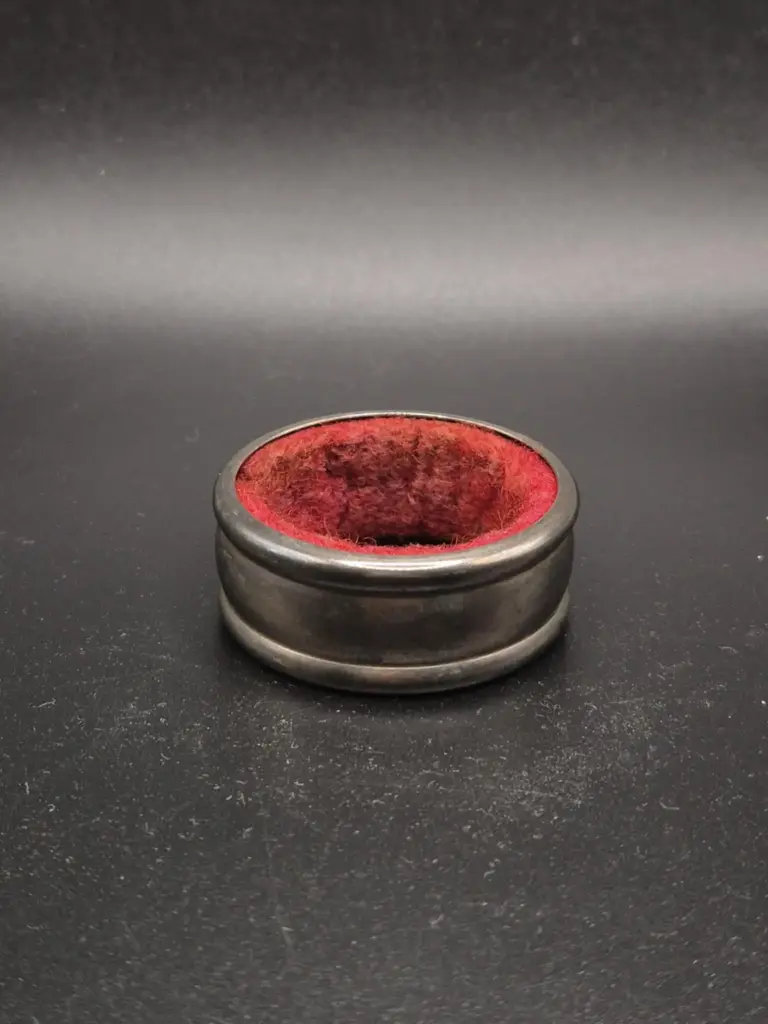 anillo antigoteo para botella de vino interior rojo acabado metálico