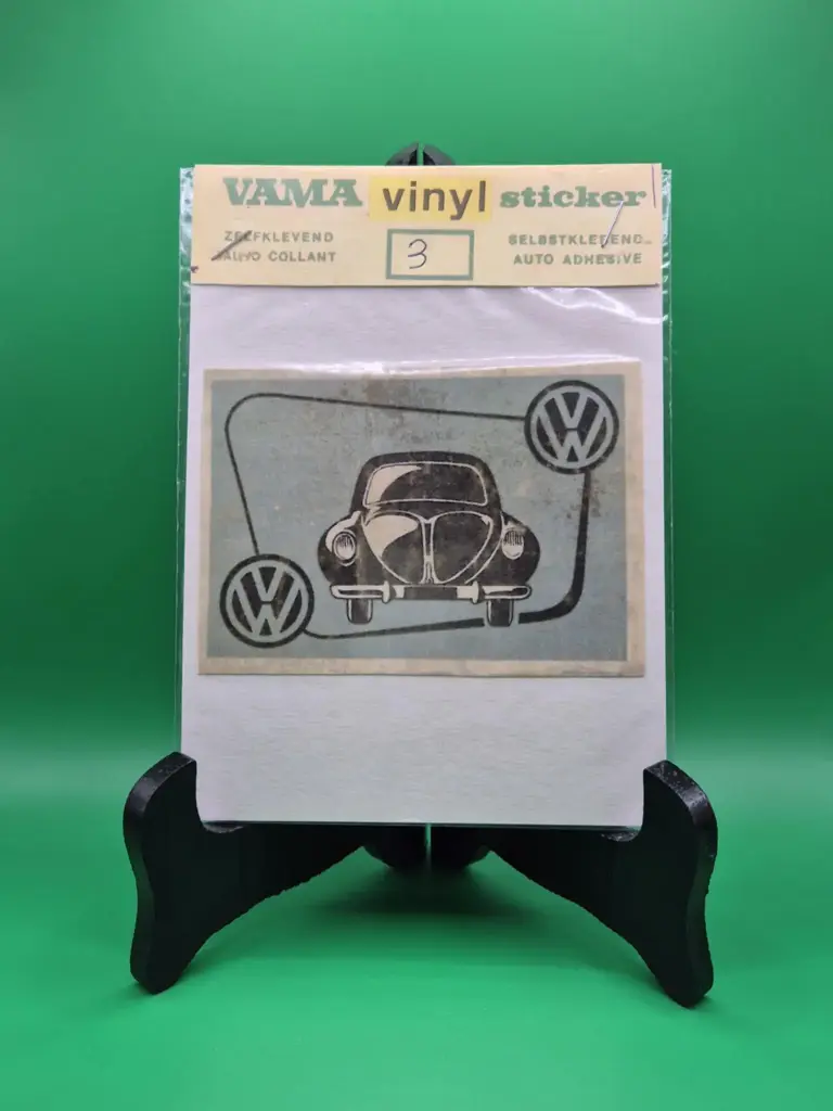 Sticker vintage VAMA – Volkswagen Coccinelle noir & blanc (années 70, neuf sous blister)
