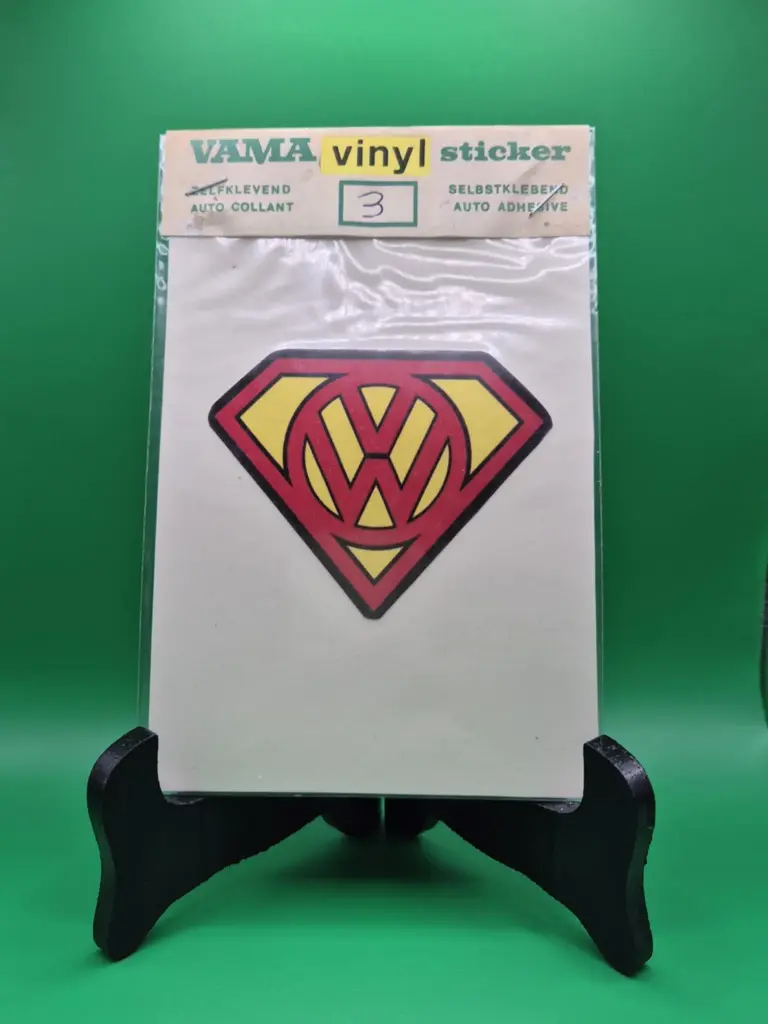Sticker vintage VAMA – Volkswagen Superman Logo (années 70, neuf sous blister)