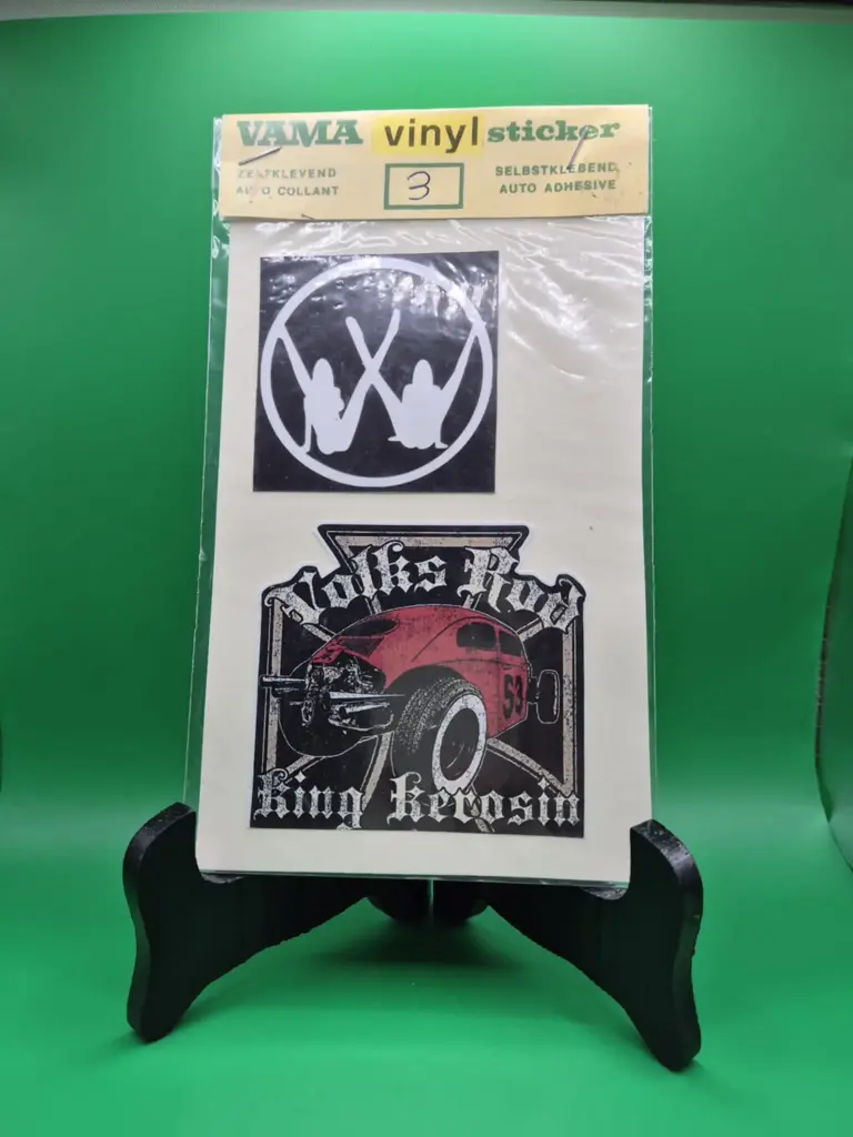 Sticker vintage VAMA – Lot Volks Rod “King Kerosin” + Rock Hand (années 70, neufs sous blister)