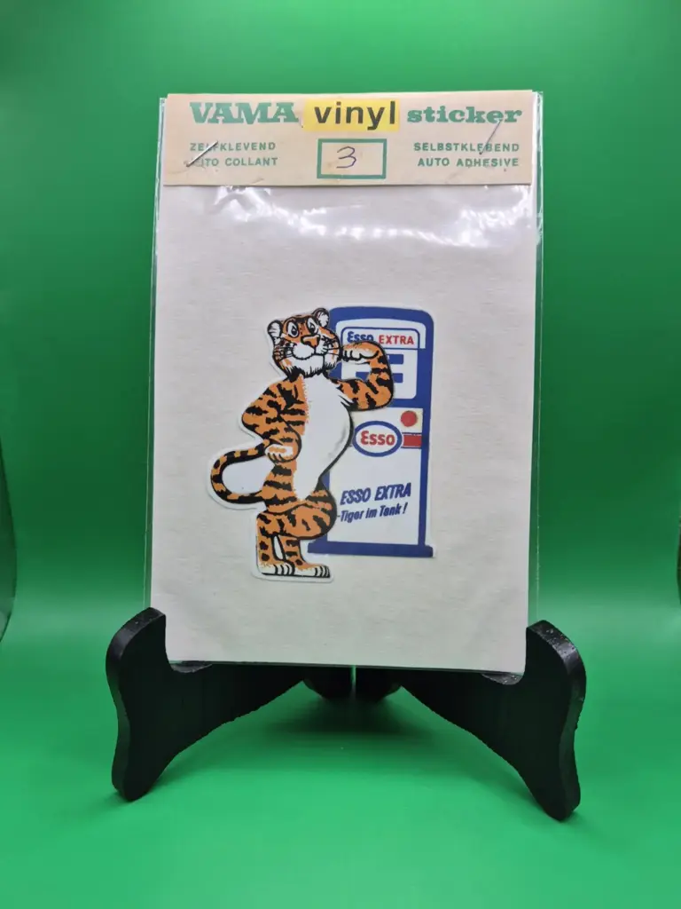 Sticker vintage VAMA – Esso Extra “Tiger in Tank!” (années 70, neuf sous blister)