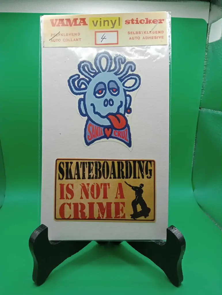Sticker vintage VAMA – Santa Cruz & Skateboarding Is Not A Crime (années 80, neuf sous blister)