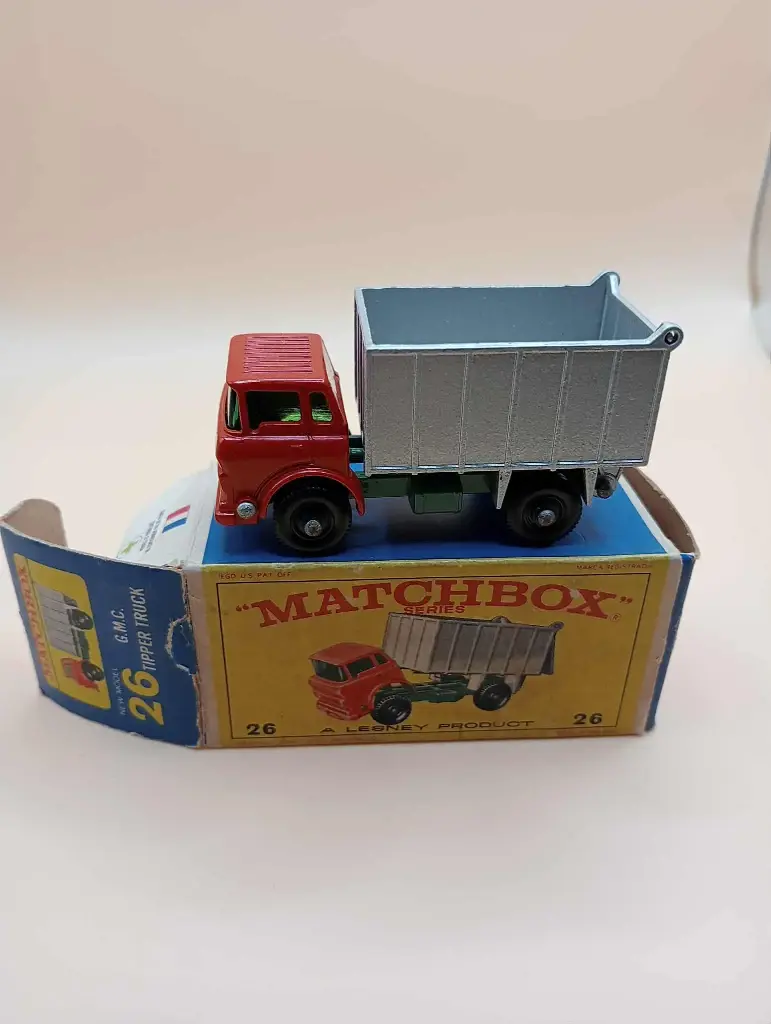 Matchbox Lesney n°26 – GMC Tipper Truck – Camion benne vintage avec boîte d’origine – Collector années 60