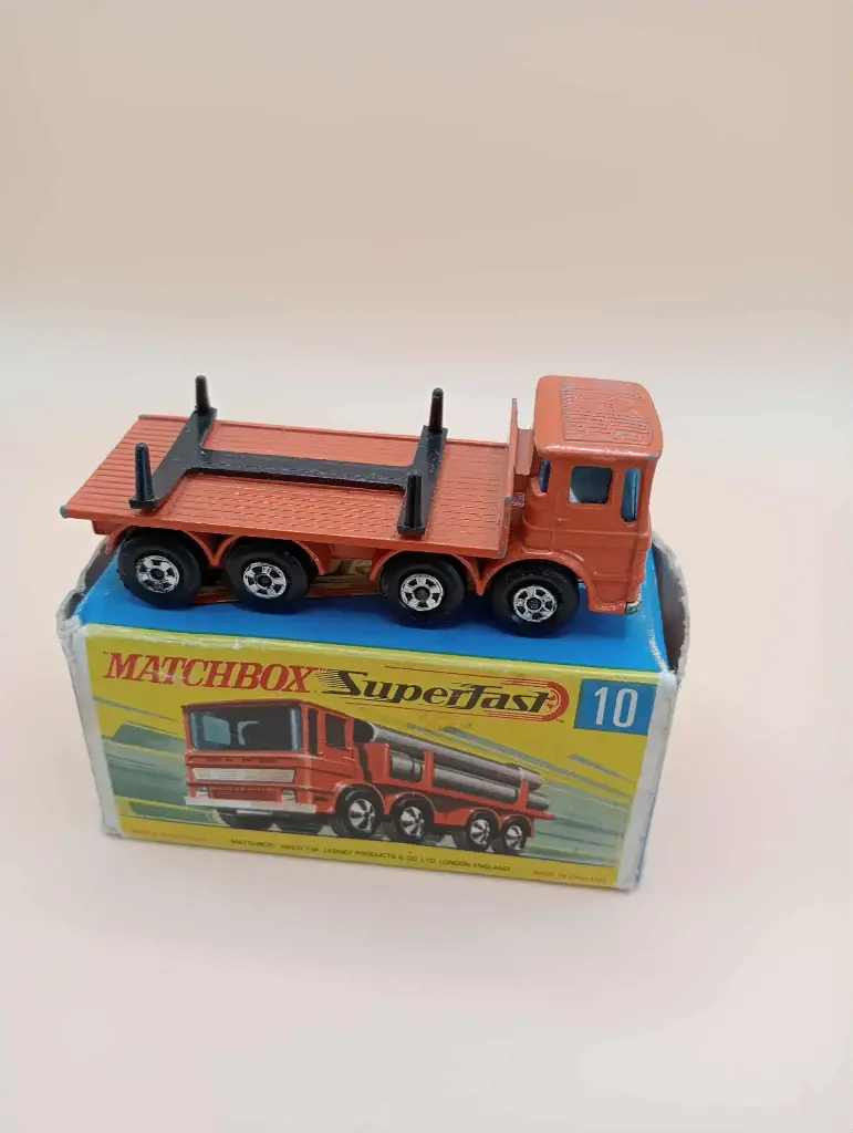 Matchbox Superfast n°10 – Flatbed Pipe Truck 