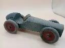 Voiture en bois artisanale vintage