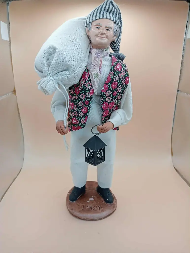 Figurine – Personnage folklorique avec lanterne – Signée J. Orsini – Terre cuite – 26 cm