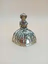 Cloche décorative en métal – Dame en robe – 8 cm