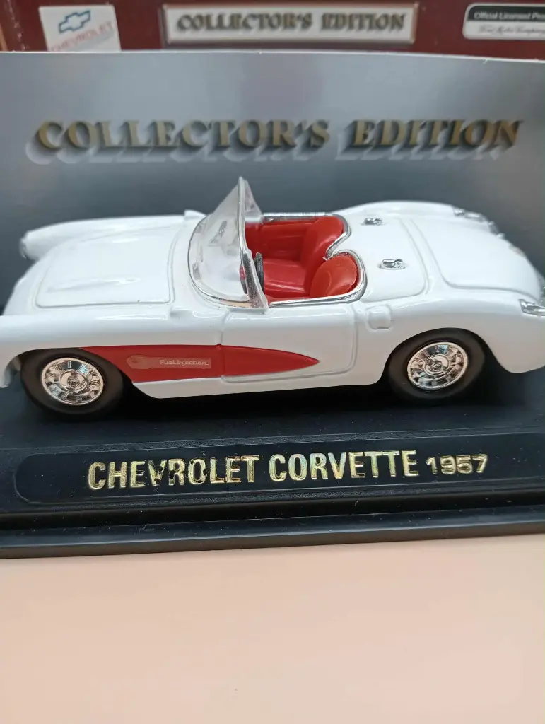 Chevrolet Corvette 1957 1/43 – Collector’s Edition in vitrine