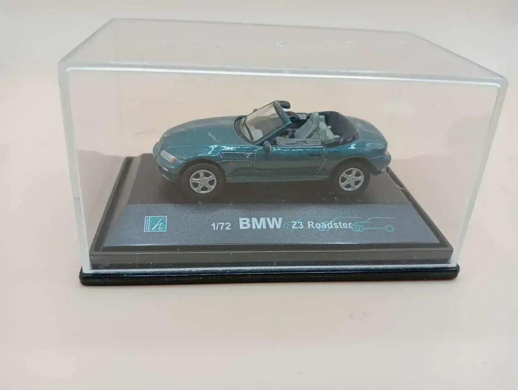 Miniatura BMW Z3 Roadster 1/72 – cabrio verde metallizzato in scatola vetrina