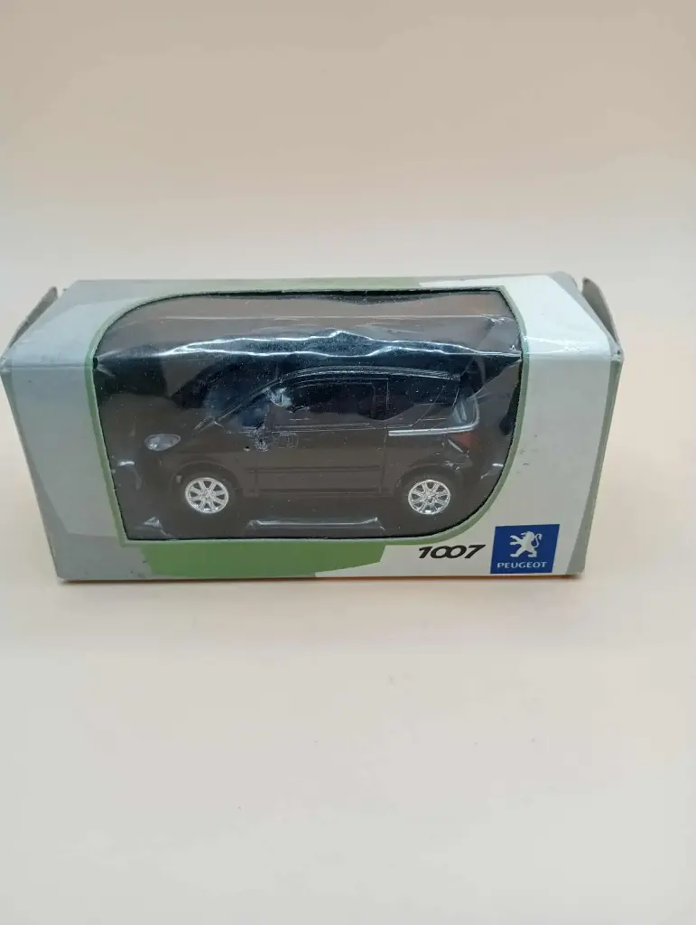 Miniature Peugeot 1007 1/43 – Modèle officiel en boîte vitrine