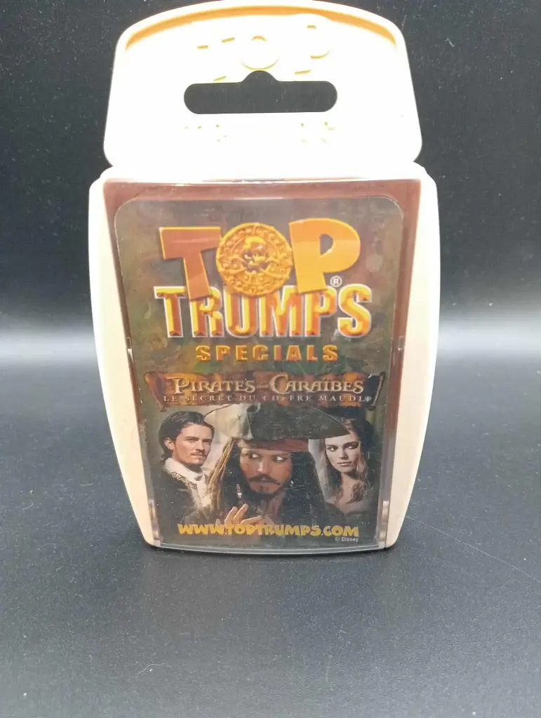 Top Trumps Pirates des Caraïbes - Le Secret du Coffre Maudit - Jeu de Cartes Collector Disney