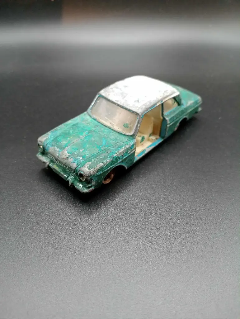 Dinky Toys Ford Taunus 12 M – Made in France by Meccano – Rif. 818 (anni 1960) 