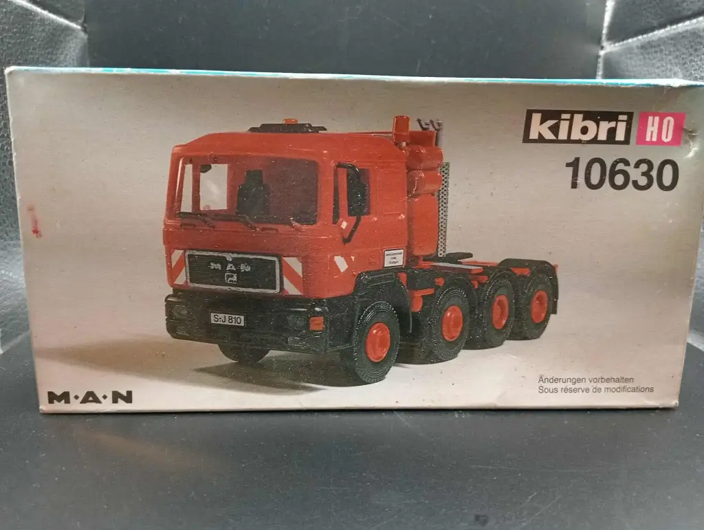 Maquette KIBRI HO 10630 – Camion MAN rouge multi-essieux – Échelle 1/87 – Édition 2000 – Vintage complet