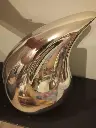 Urne funéraire design – métal poli, forme goutte, hommage moderne et discret