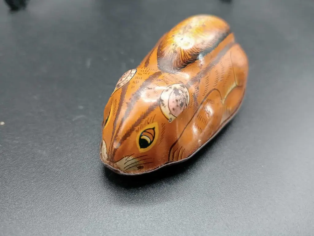 Ardilla mecánica vintage – Japón 1950–1970, roedor saltarín con cuerda!