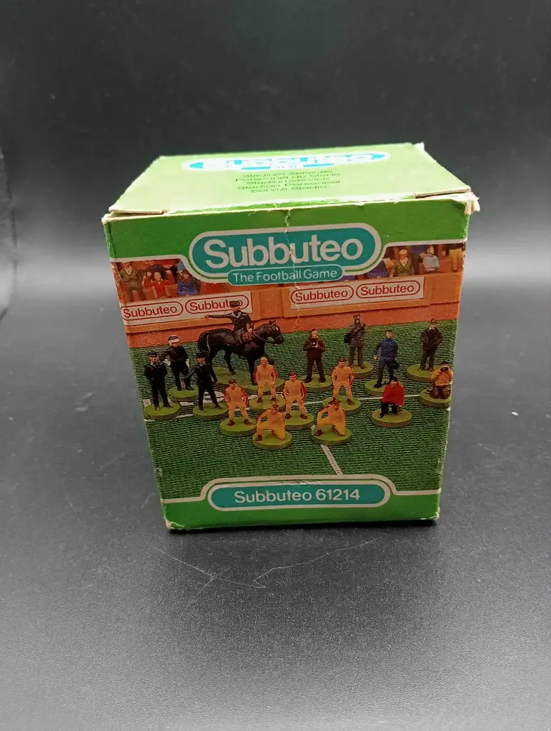 Subbuteo 61214 vintage set with 6 players and 1 referee