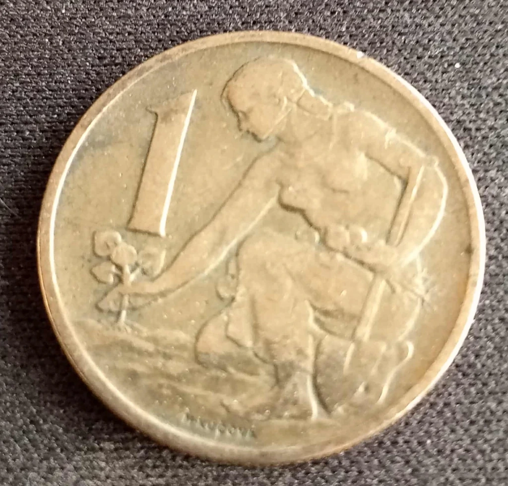 Pièce 1 koruna Tchécoslovaquie 1966 – femme planteuse & lion socialiste