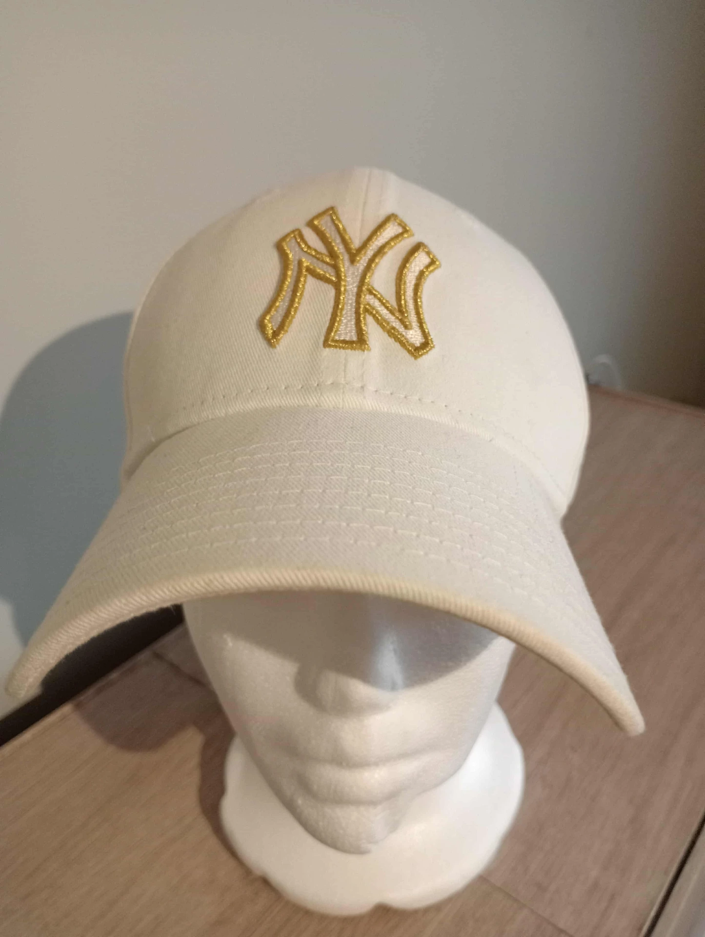 Gorra blanca NY Yankees – New Era, 100% algodón, MLB oficial, made in China