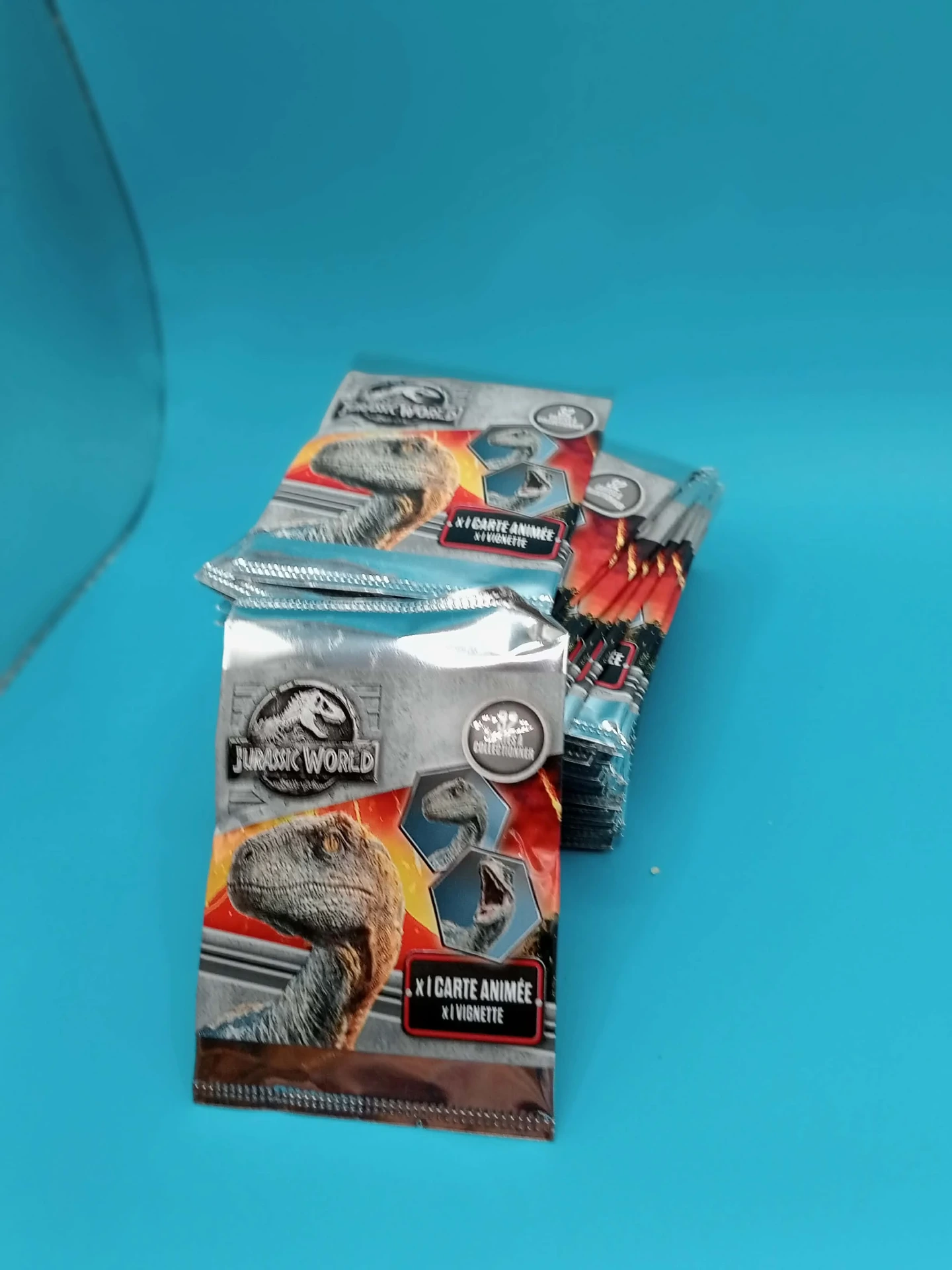 Pacote Jurassic World Roar! 2022 – Cartas + 1 animada + 1 autocolante