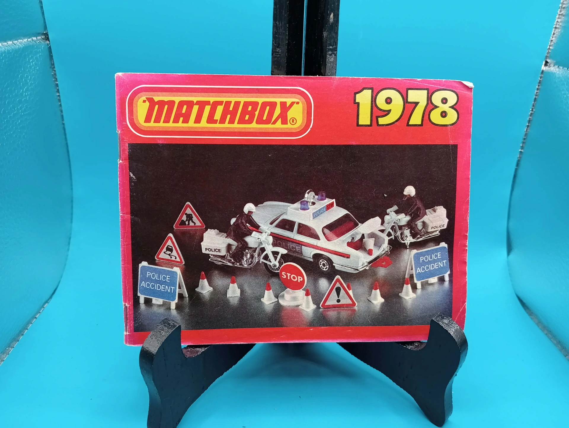 Catálogo Matchbox 1978 – brinquedos vintage, acidente policial e drama em miniatura