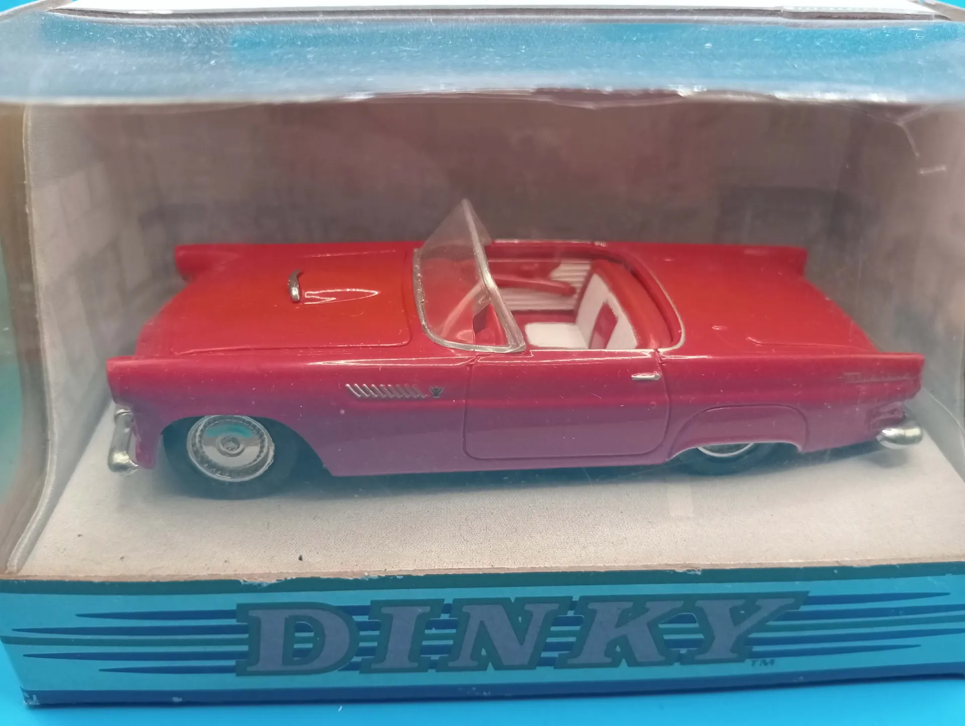 Ford Thunderbird 1955 Matchbox Dinky DY-31 – Voiture miniature vintage
