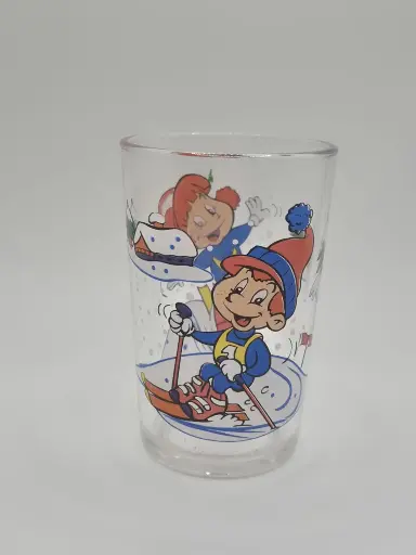 Verre petit garçon roux skie