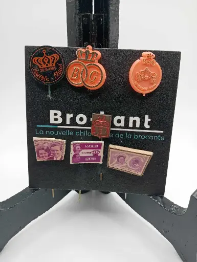 Lot de 7 épinglettes famille royal Hollandaise