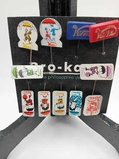 Lot de 11 épinglettes Venz ( années 60-70 )