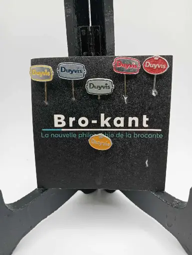 Série de 6 épinglettes Duyvis