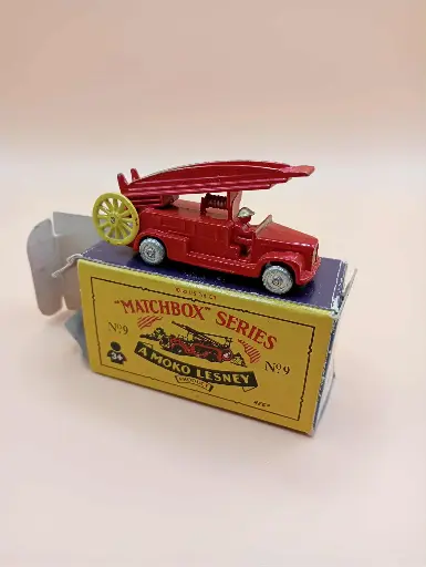 Matchbox reproduction – Camion de pompiers n°9 avec boîte style Moko Lesney