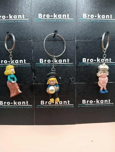 Porte‑clés vintage années 60 – Cendrillon, personnage inconnu & parodie Roi Léopold