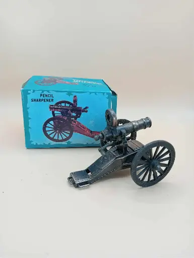 Taille-crayon vintage en forme de canon – métal patiné