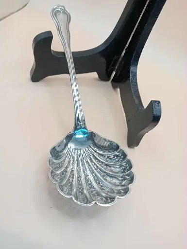 Grande cuillère de service ajourée – métal argenté ou argent – 20,5 cm