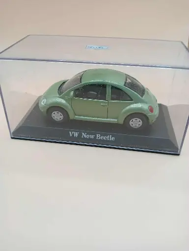 Miniature VW New Beetle 1/43 – Édition verte en boîte vitrine
