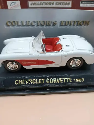 Miniature Chevrolet Corvette 1957 1/43 – Collector’s Edition en boîte vitrine