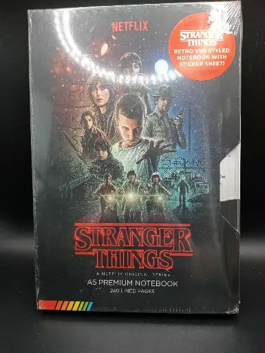 Stranger Things A5 Premium Notitieboek — nieuw verpakt (240 pagina’s, VHS‑stickers)