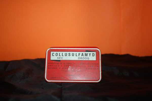 Ancienne boite en fer : Collusulfamyd sec