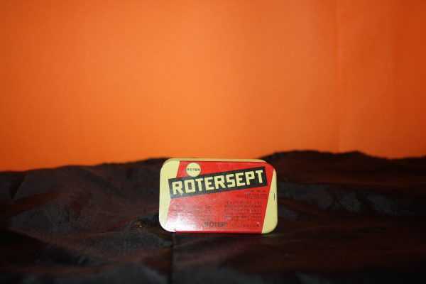 Ancienne boite en fer : ROTERSEPT