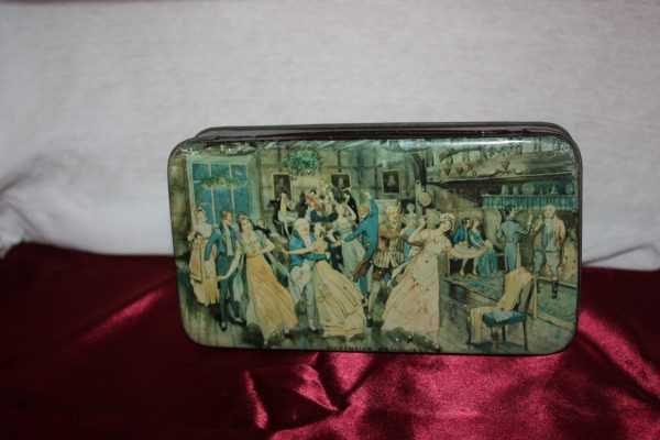 Ancienne boite en fer : Thornes , the world's premier toffee , vintage
