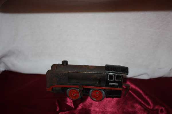 Locomotive , ANTIQUE VINTAGE ( Distler ? )
