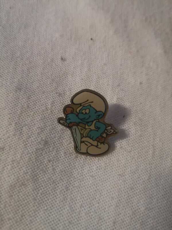 Pin's : Schtroumpf aiguiseur de couteau - ter beke - Vintage