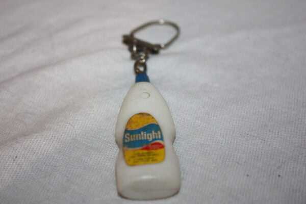 Vintage - porte clés années 50 60 70 - bouteille Sunlight vaisselle