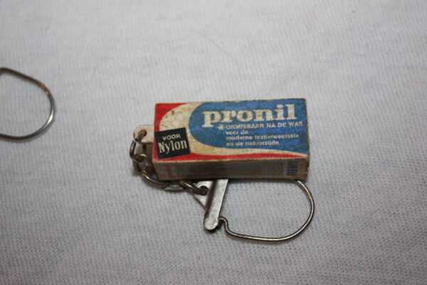 Vintage - porte clés années 50 60 70 - lessive Pronil