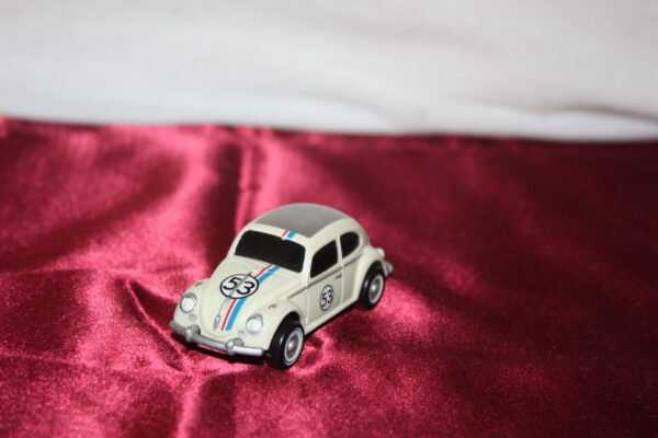 VW - Volkswagen coccinelle blanche ( plastic ) 1/64 Disney