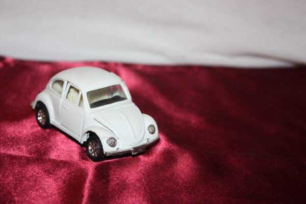 VW - volkswagen coccinelle blanche 1/36 ?
