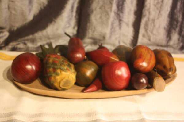 ART : plateau de fruit en bois , pièces unique du Benin fait main par un artisant du pays